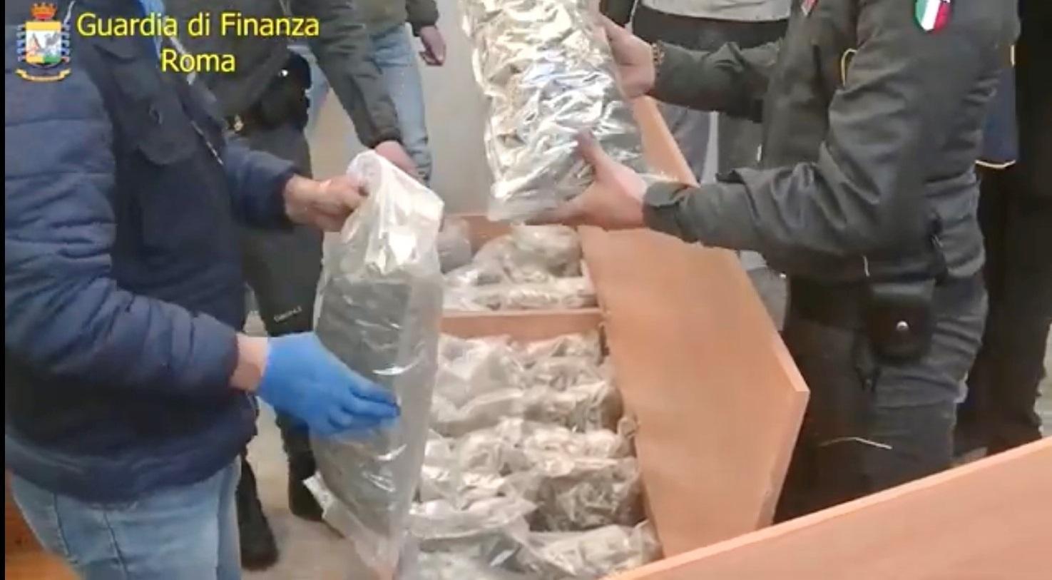 Da Olbia a Civitavecchia con 207 chili di droga: arrestato corriere del Nuorese 