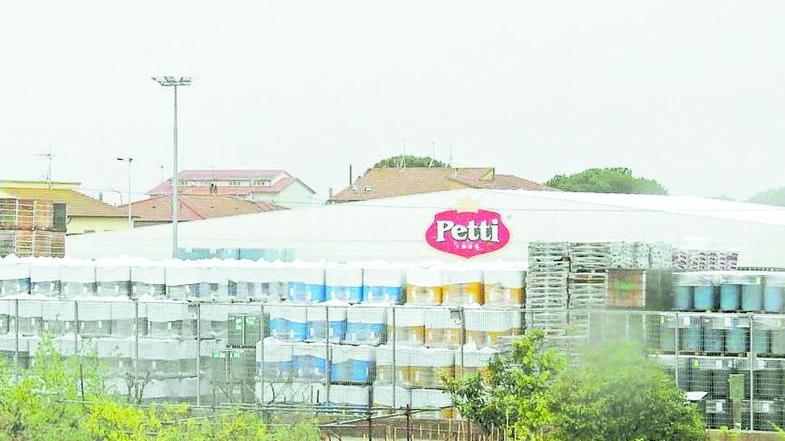 Petti, pomodoro spacciato per toscano: il meccanismo contestato, lo stock fermato e la difesa dell'azienda