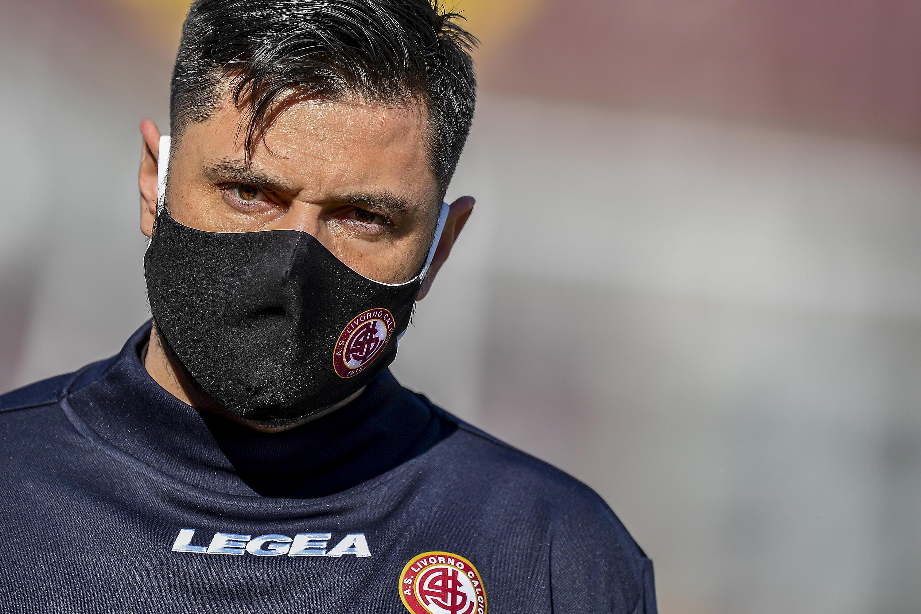 Spogliatoio sporco, pulisce mister Amelia: «Gesto da campione del mondo» 