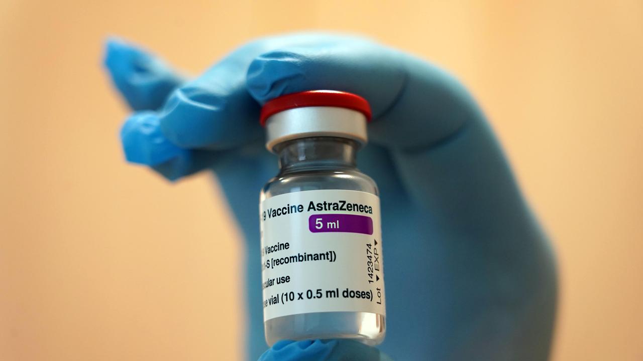 Vaccini in Toscana, fornitura straordinaria di Astrazeneca: si riapre il portale per gli over 70