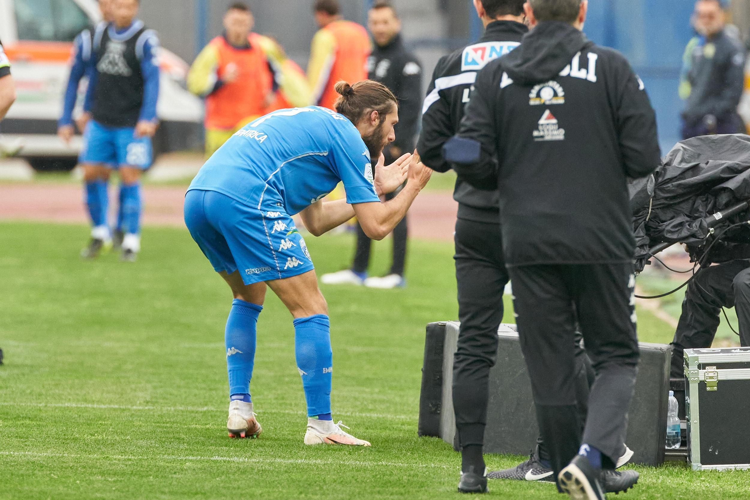 Leonardo Mancuso festeggia la doppietta davanti alla telecamera (foto Sestini)