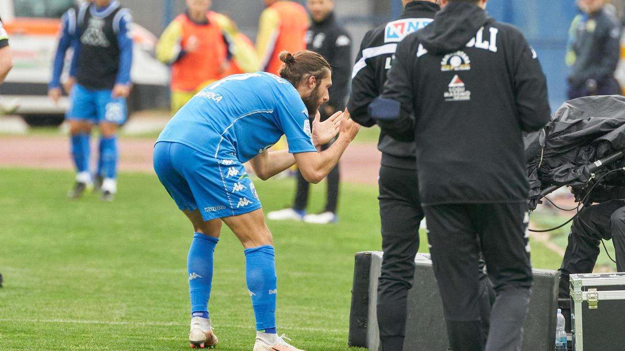 Leonardo Mancuso festeggia la doppietta davanti alla telecamera (foto Sestini)