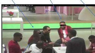 Un frame delle ripese delle forze dell'ordine