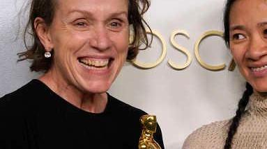 Freddi, solitari, strani Oscar La notte senza lustrini incorona la Zhao e Hopkins