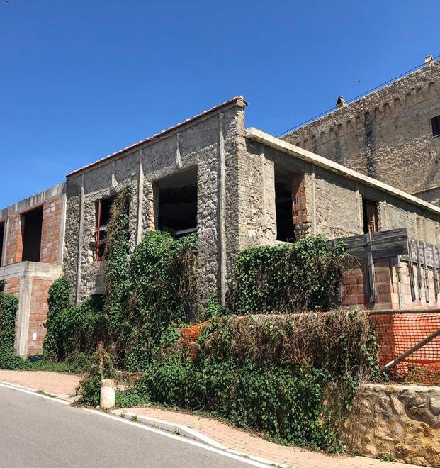 Ecomostro del Molino verso la demolizione Al suo posto area verde