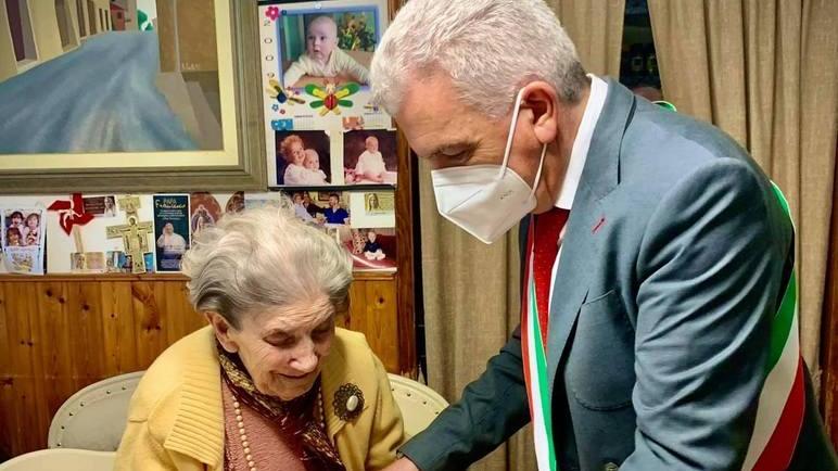 Vienna brinda per suoi 101 anni con il sindaco Onorata la promessa fatta durante il lockdown