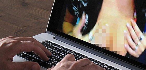 Ricatto sessuale contro l’ex: «Torna o pubblico i video» 