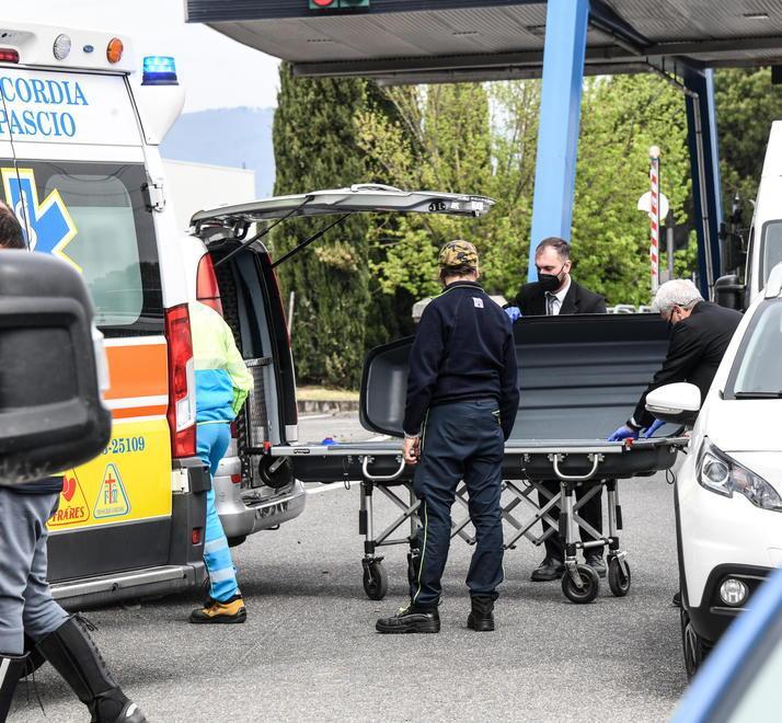 Malore all’uscita del casello, muore a 62 anni 
