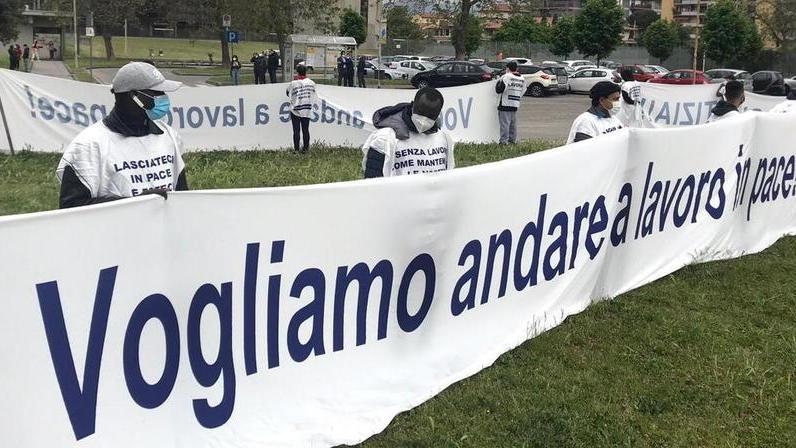 Texprint, manifestazione davanti al Tribunale «Noi vogliamo lavorare»