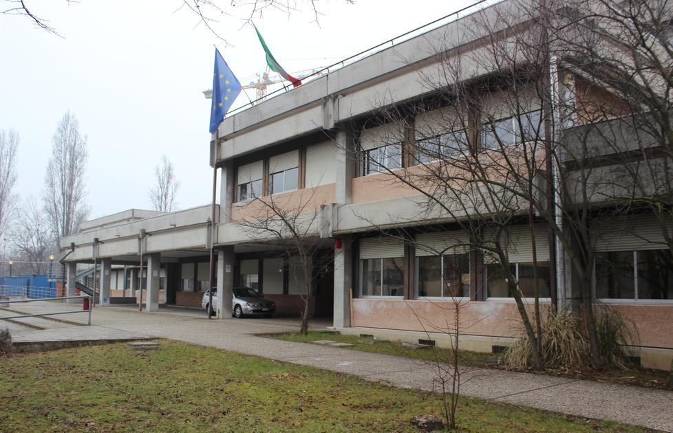 Doppio orario a scuola «Un peso in più a fine anno» 