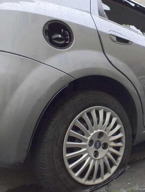 Danneggia auto in sosta sotto l’effetto dell’alcol Denunciato un 24enne 