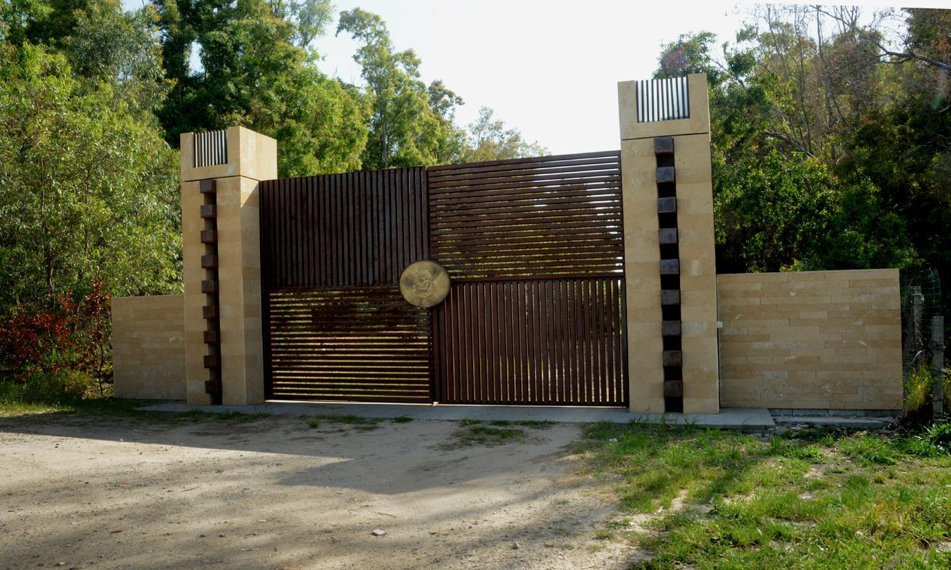 Un portale a dir poco monumentale