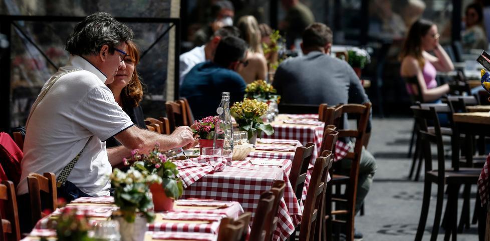 Si riparte: centinaia di posti negli alberghi, nei villaggi e nei ristoranti