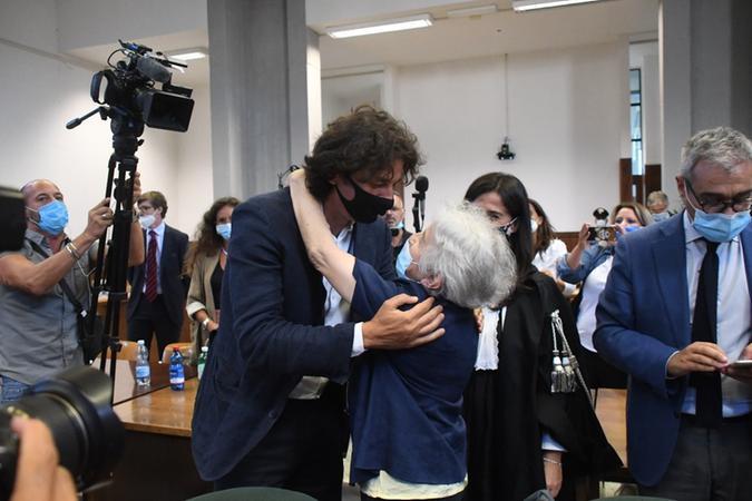 Eutanasia, il procuratore generale chiede l'assoluzione per Cappato e Mina Welby