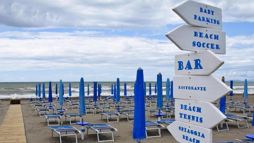Sarà un 1º maggio con pranzo al mare e per gli ombrelloni è conto alla rovescia