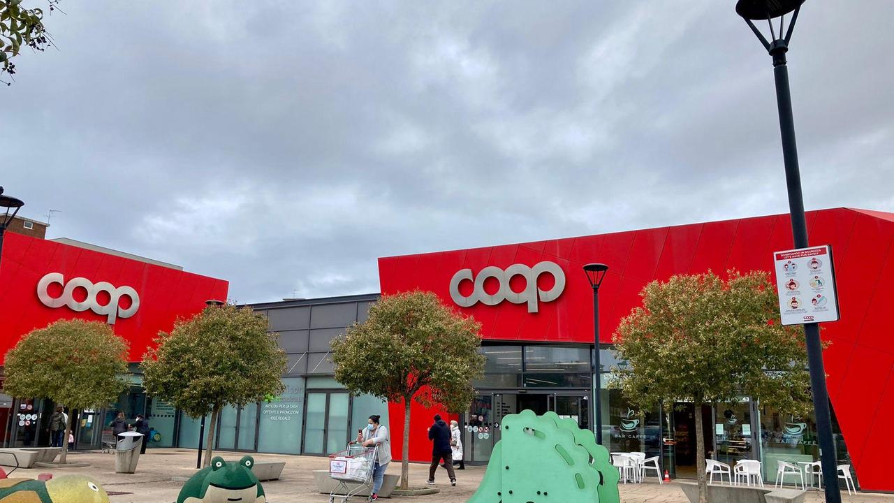 La Coop di via Settembrini (foto Marzi)