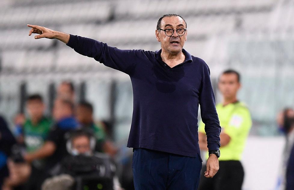 Maurizio Sarri, dopo una stagione di stop, sta trattando i dettagli per la panchina della Roma