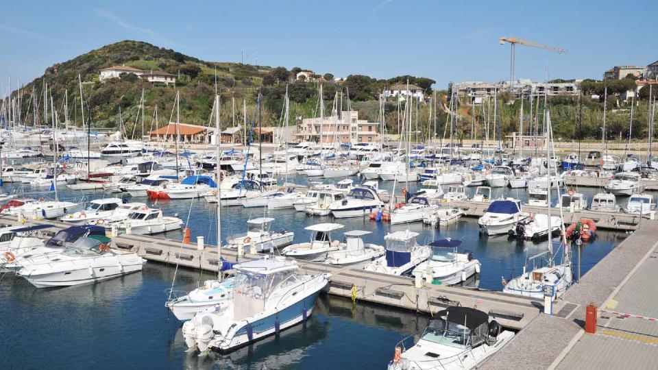 Marina di Salivoli, l’approdo più ambito: qualità e servizi in uno scenario strepitoso
