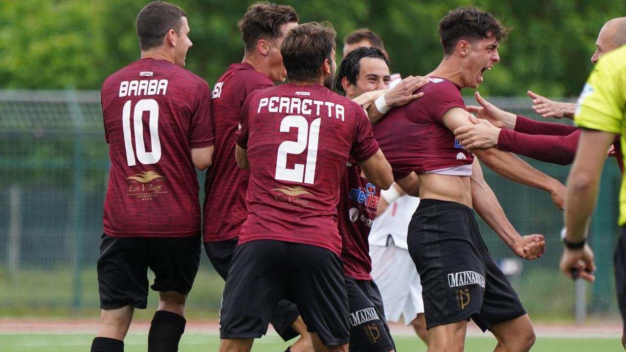 L'esultanza dei granata dopo il gol dell'1-0 di Lorenzo Bardini (Foto F. Silvi)
