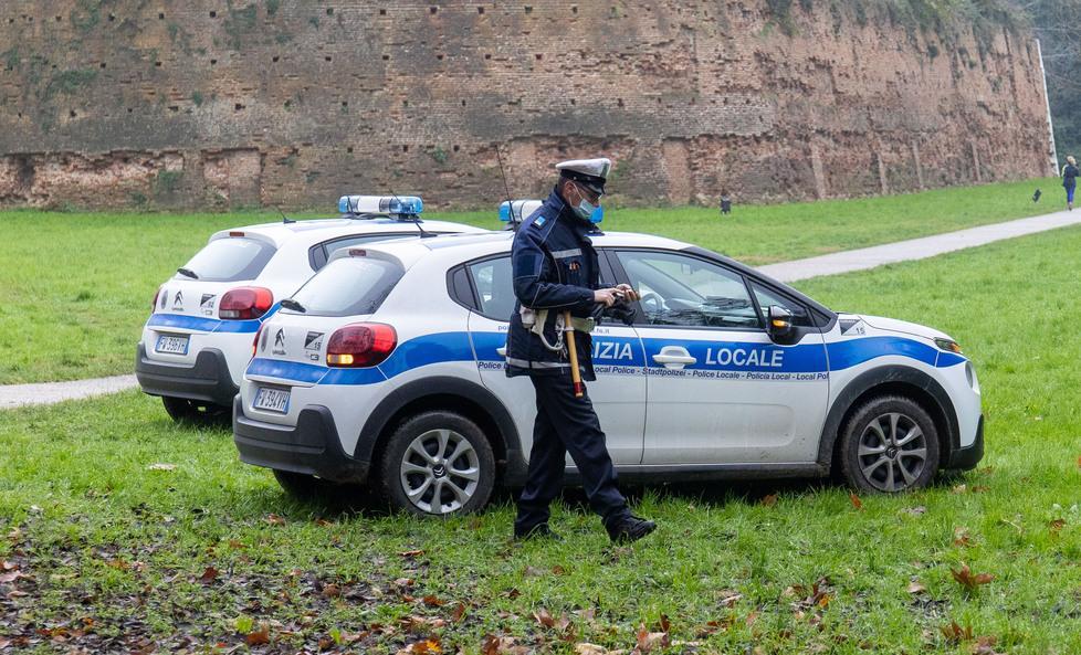 Ferrara, picchiano i poliziotti e poi scappano alla Gad: arrestati e processati 