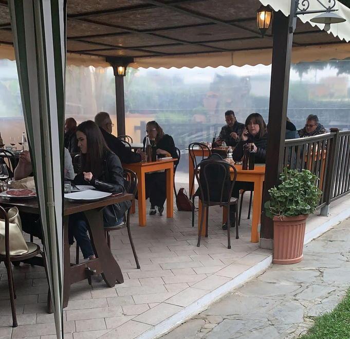 Vince la voglia di tornare al ristorante: tante prenotazioni, nonostante tutto 