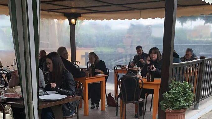 Vince la voglia di tornare al ristorante: tante prenotazioni, nonostante tutto