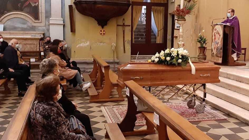 L’addio all’artista “Nerone” senza nessuno del Comune