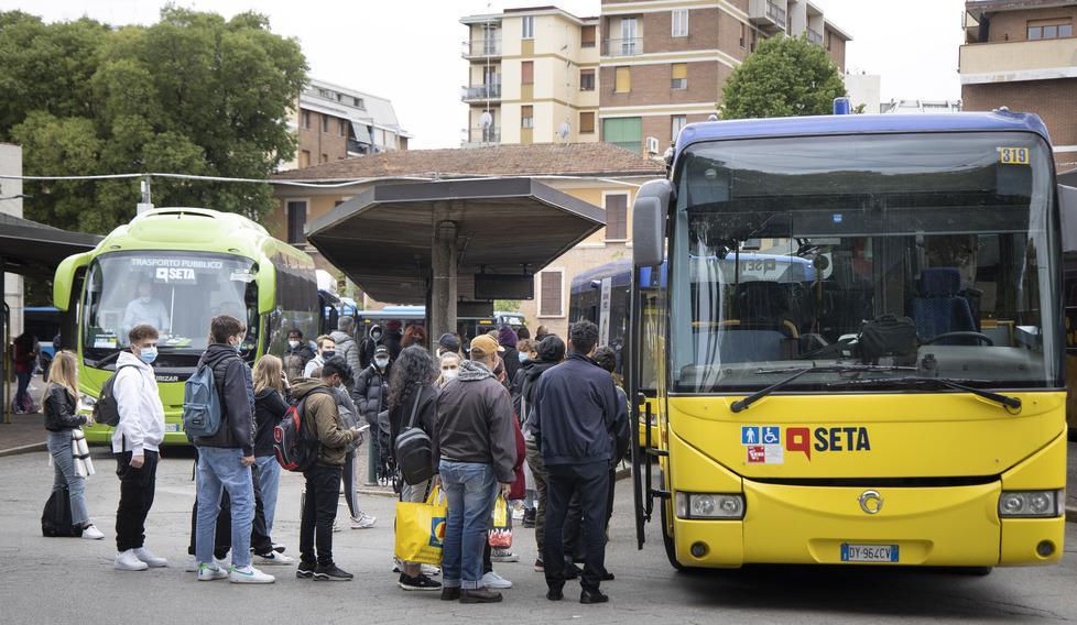 Modena, scuola, i doppi turni sono un incubo: «Erano meglio le lezioni da casa...» 