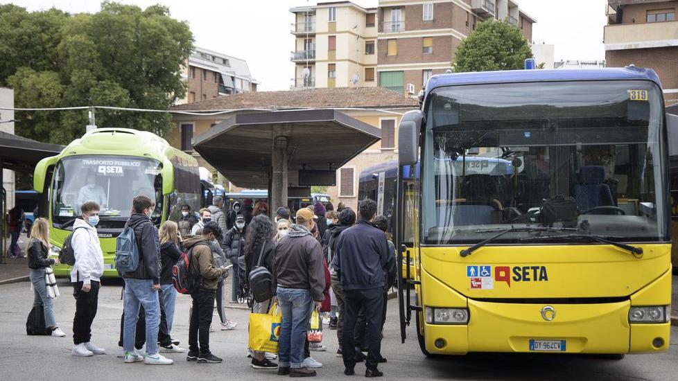 Modena, scuola, i doppi turni sono un incubo: «Erano meglio le lezioni da casa...»