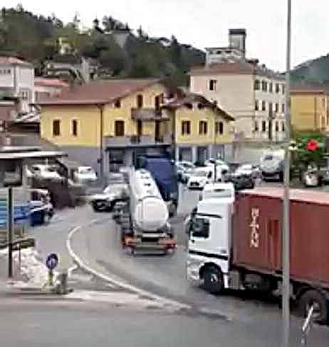 Si rompe cavo chiusa l’A15 traffico in tilt anche ad Aulla