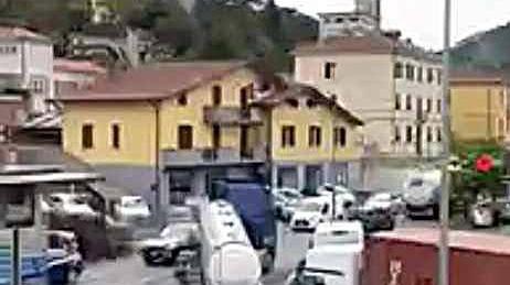 Si rompe cavo chiusa l’A15 traffico in tilt anche ad Aulla