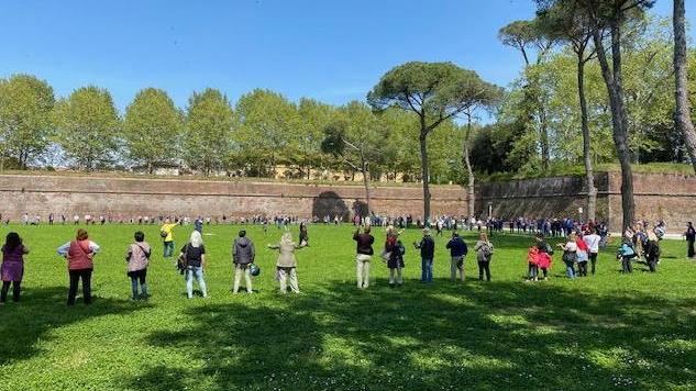 La maggioranza condanna il raduno: «Il centrodestra ci dica da che parte sta»