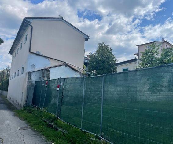 Una piazza pubblica al posto del parcheggio sotterraneo fermato a colpi di sentenze