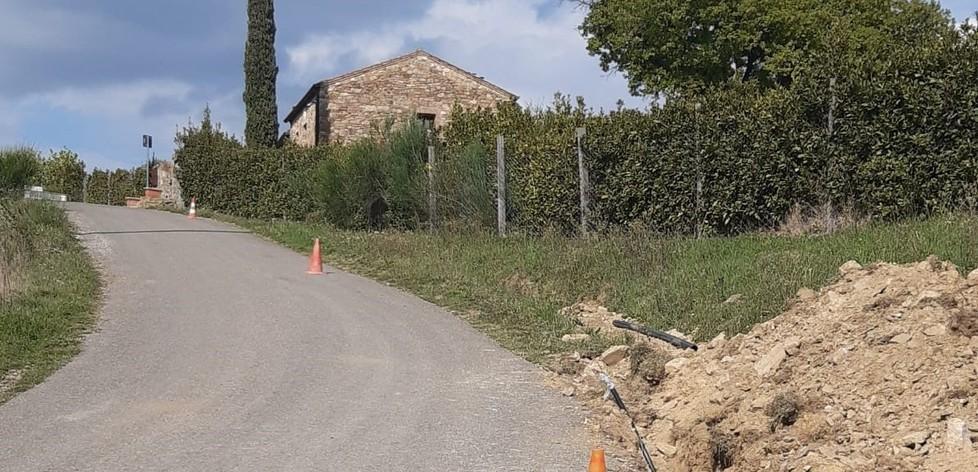 Stop ai rattoppi A Poggi del Sasso Adf rinnova la rete 