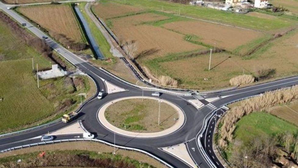 Con l’illuminazione e il percorso ciclopedonale la rotatoria è pronta