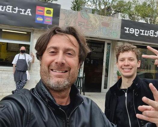 L’atmosfera del Brasile per l’ArtBurger di Henrique 