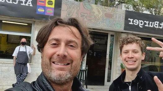 L’atmosfera del Brasile per l’ArtBurger di Henrique
