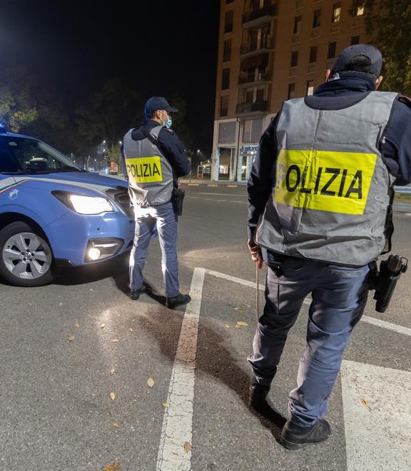 Scappa allo stop della Polizia Aveva in auto un chilo di droga 