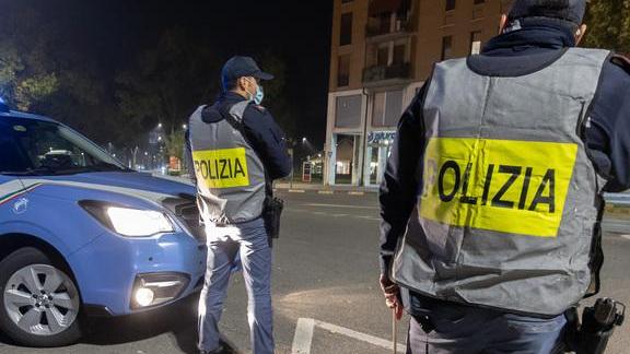 Scappa allo stop della Polizia Aveva in auto un chilo di droga
