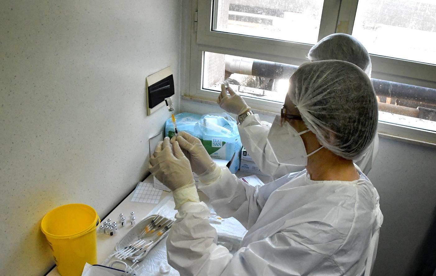 Gli oss domiciliari: non siamo stati vaccinati 