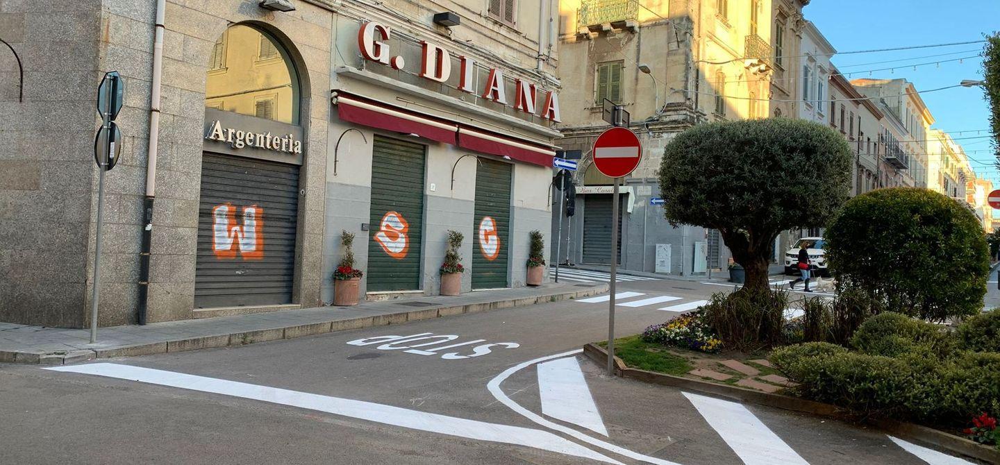 Via i panettoni da via Brigata Sassari 