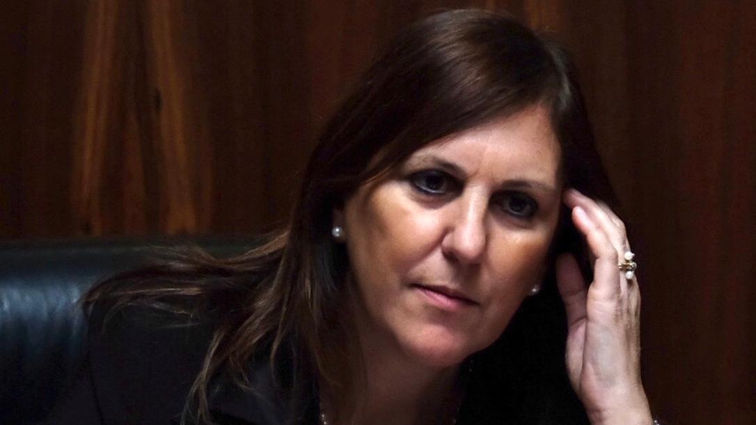 Da destra a sinistra un coro di delusione