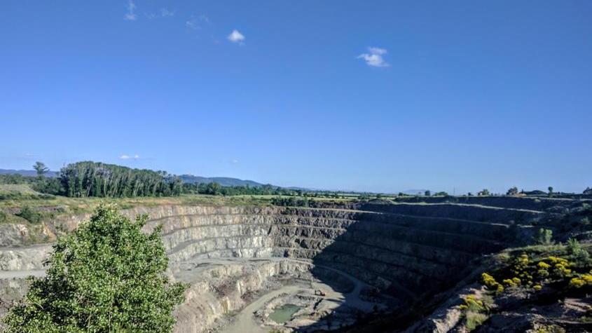 La cava della Bartolina dove potrebbero essere stoccati i gessi rossi