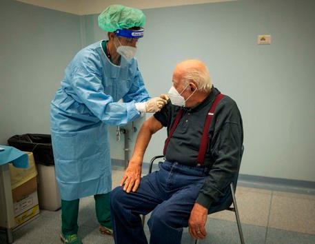 Covid, vaccinazione completata per quasi il 9 per cento dei sardi 