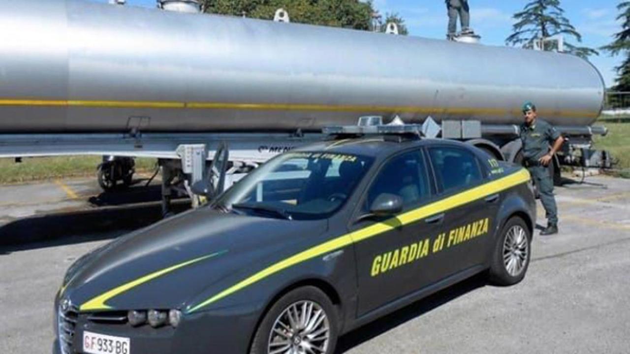Macellazione clandestina, vino comune spacciato per Igp: imprenditore nei guai