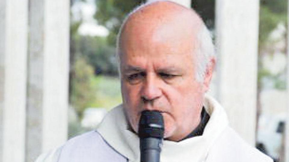 Il parroco cecinese guarito dal Covid: «Non vi ho visto, ma vi conosco uno a uno: grazie»