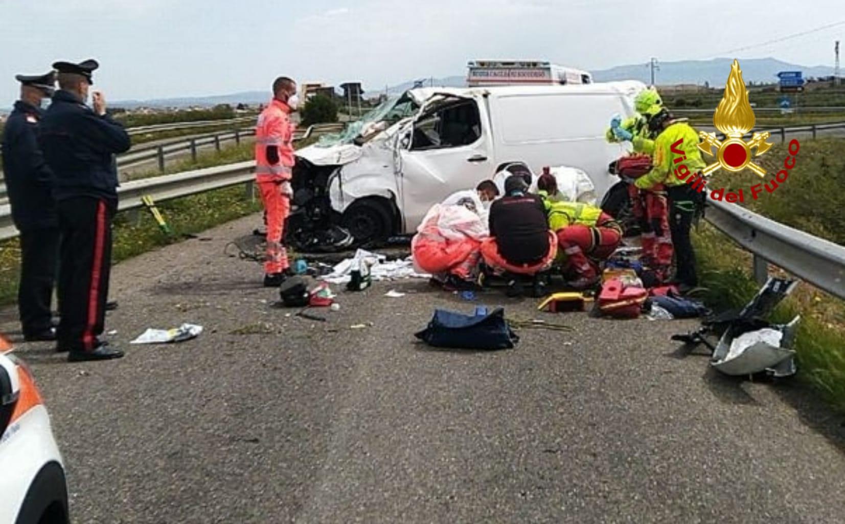 Ferito gravemente dopo che il suo furgone si è ribaltato a Macchiareddu 