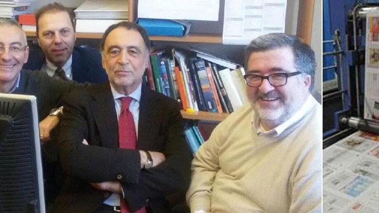 Nella foto Bruno Manfellotto al centro con il capocronista Alessandro Guarducci, Cristiano Meoni (oggi vicedirettore del giornale) e Mauro Zucchelli