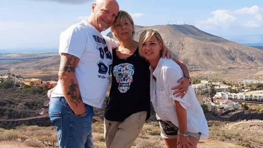 Barbara al centro con Tommy e la Biba
