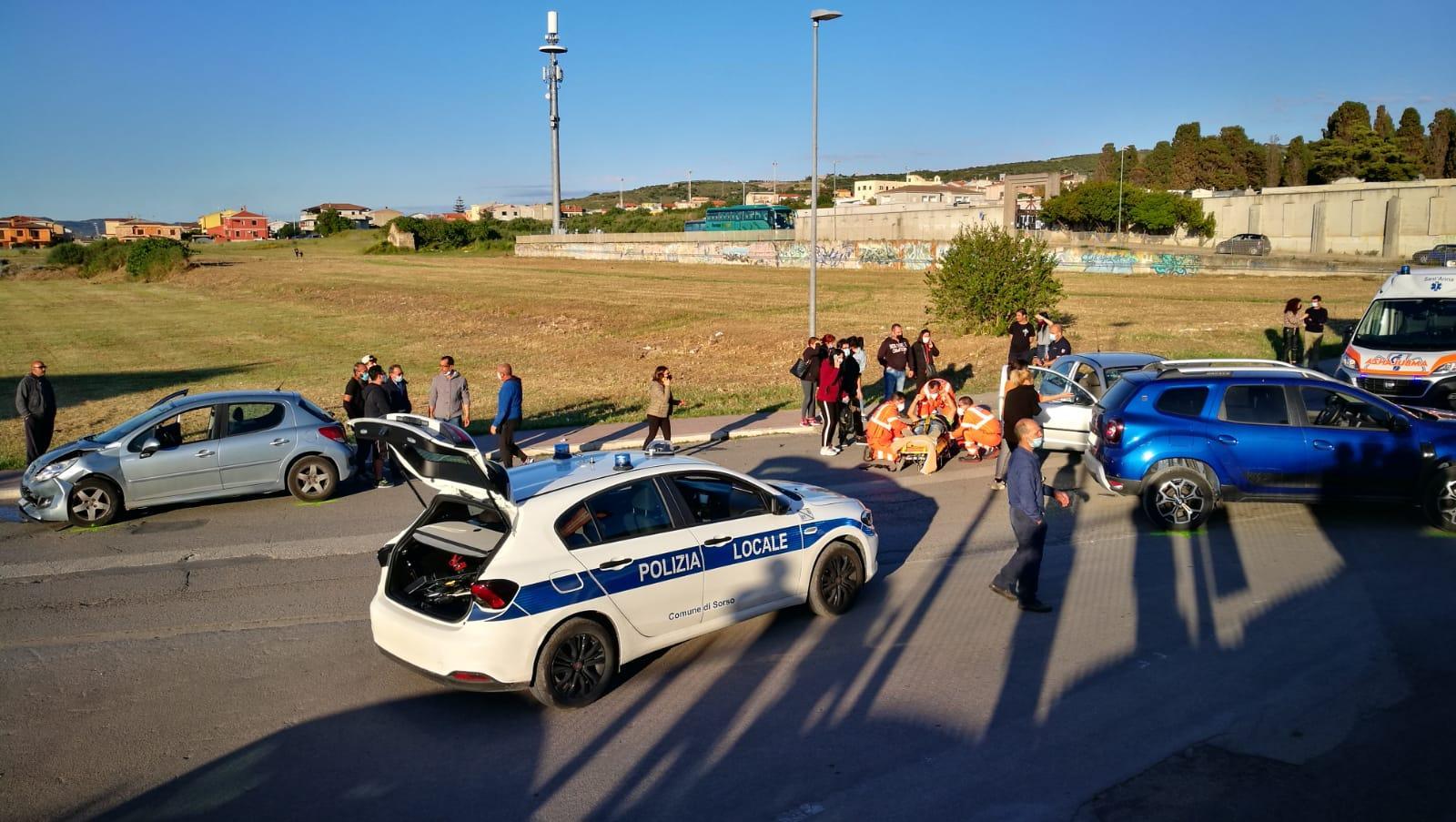 Sorso, scontro fra tre auto in via Marina: ferito un 51enne